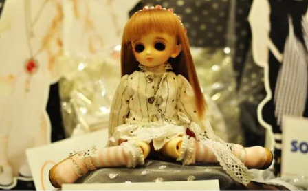 《HONGKONGDOLL》怎么读