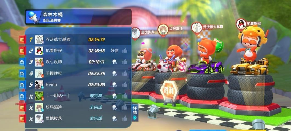 如何在《跑跑卡丁车》中进行战略比赛？